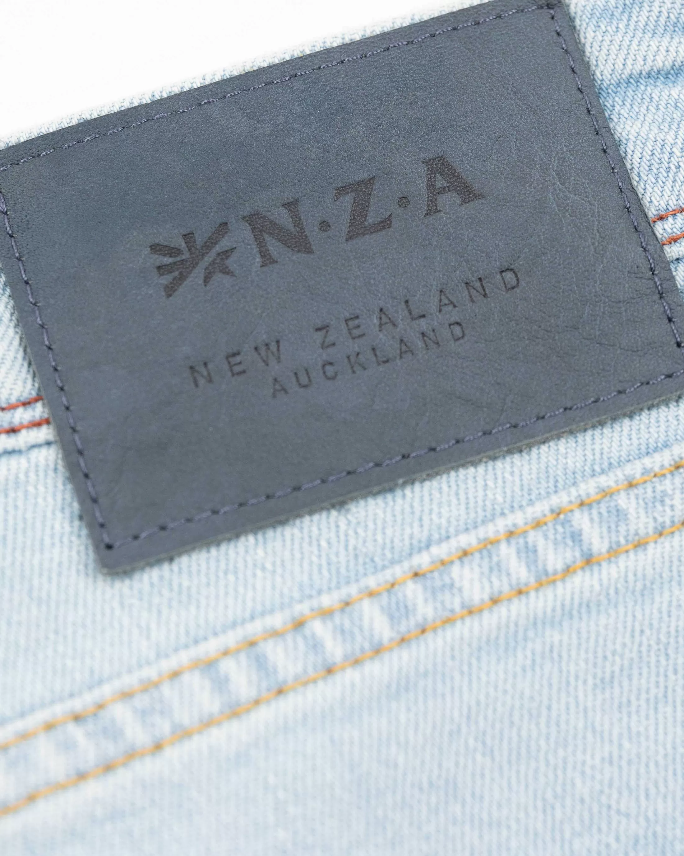 Outlet NZA New Zealand Auckland Hellblaue Jeans Mit Stretch-Bleach Denim